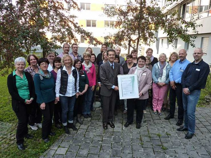 Übergabe des Zertifikats